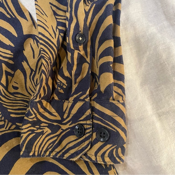 Banana Republic Buttondown - Picture 2 of 3
